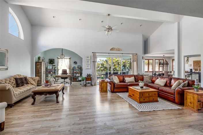 Image No.11-4 Bed Property for sale