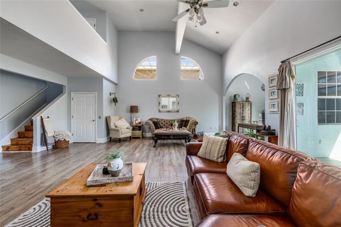 Image No.12-4 Bed Property for sale