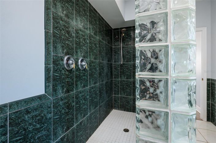 Image No.22-4 Bed Property for sale