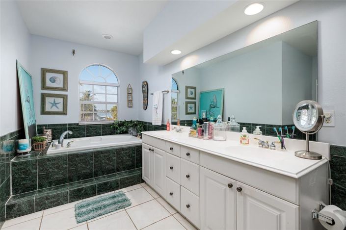 Image No.23-4 Bed Property for sale