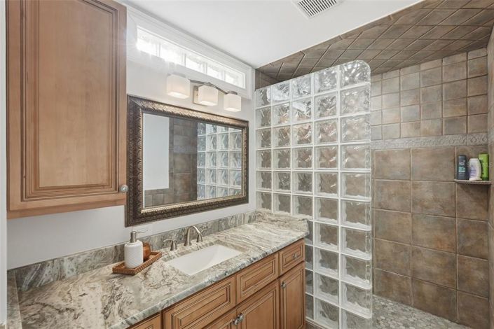 Image No.33-4 Bed Property for sale