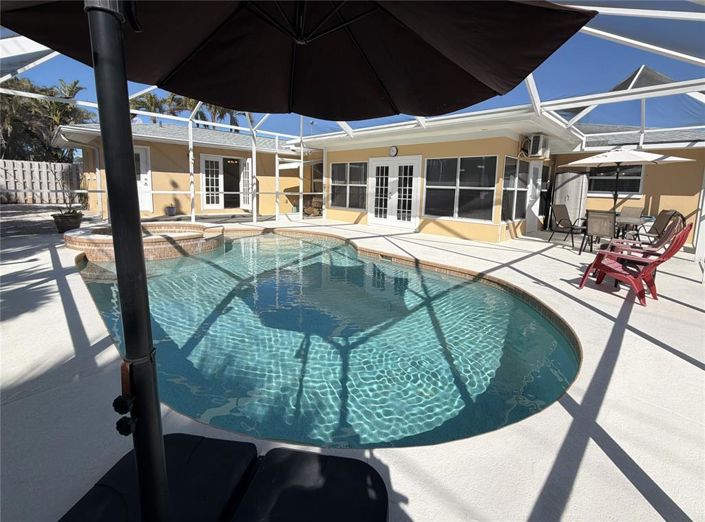 Image No.40-3 Bed Property for sale