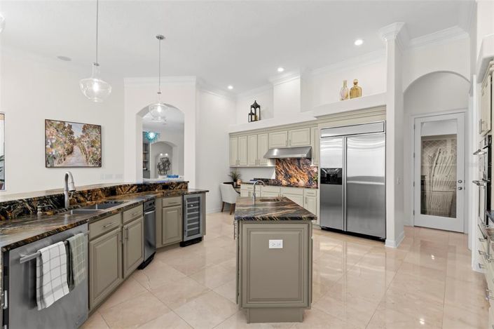 Image No.16-4 Bed Property for sale