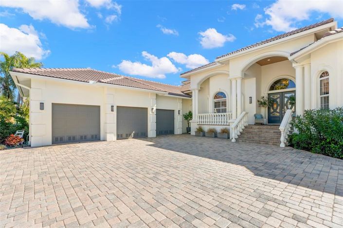 Image No.7-4 Bed Property for sale