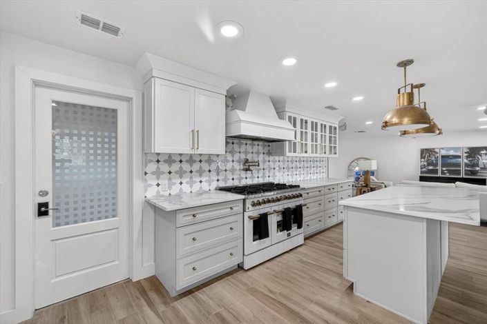 Image No.12-3 Bed Property for sale