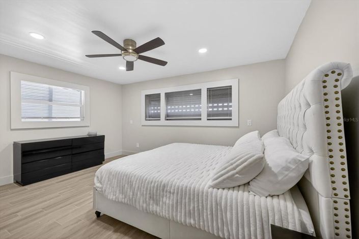 Image No.17-3 Bed Property for sale