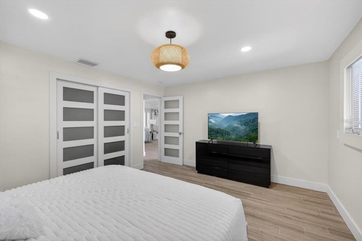 Image No.27-3 Bed Property for sale