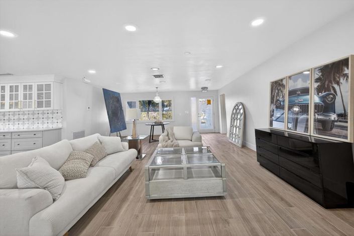 Image No.37-3 Bed Property for sale