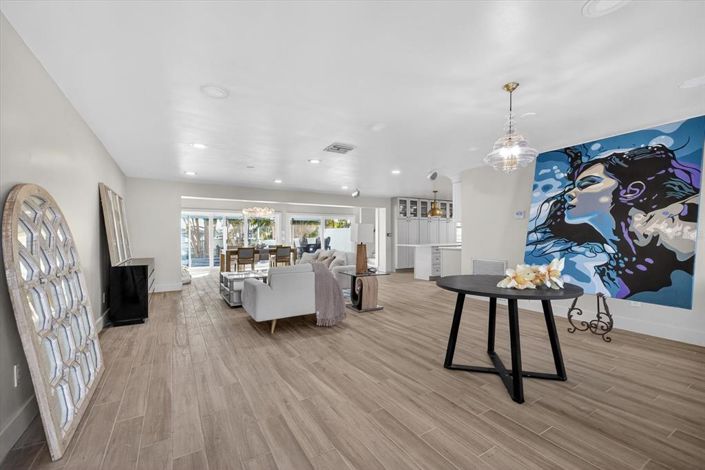 Image No.6-3 Bed Property for sale