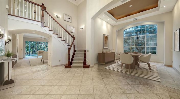 Image No.10-5 Bed Property for sale