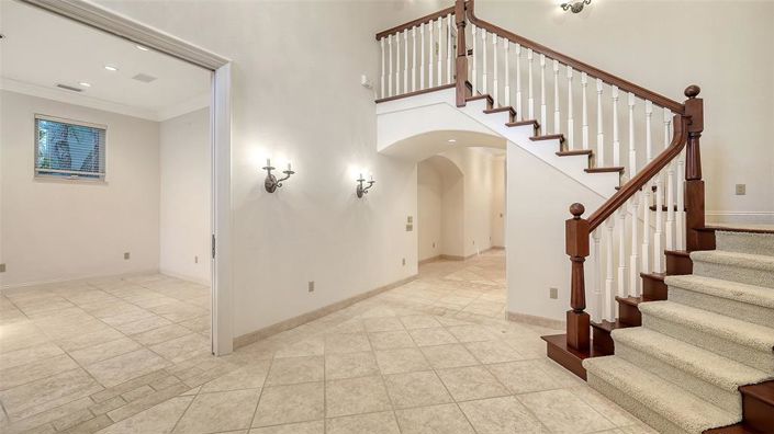 Image No.11-5 Bed Property for sale