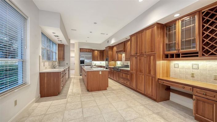 Image No.15-5 Bed Property for sale