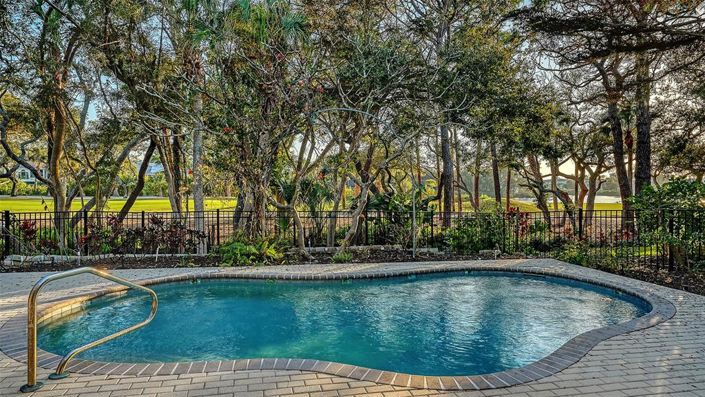 Image No.8-5 Bed Property for sale