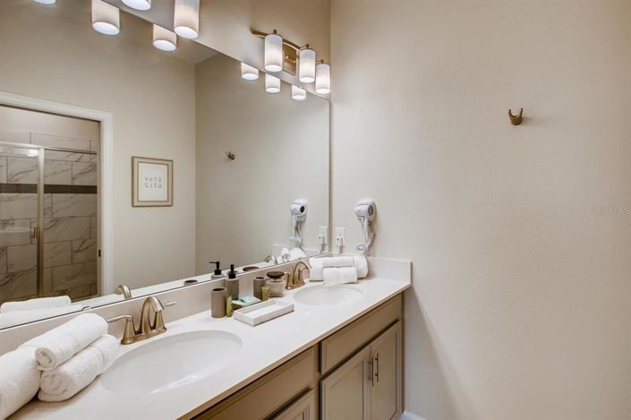 Image No.15-6 Bed Property for sale