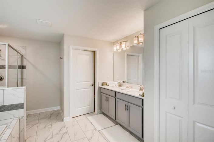 Image No.20-6 Bed Property for sale