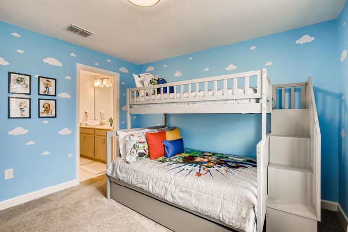 Image No.28-6 Bed Property for sale