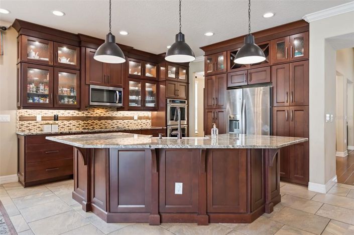 Image No.10-5 Bed Property for sale