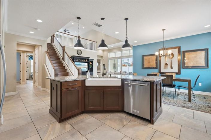 Image No.12-5 Bed Property for sale