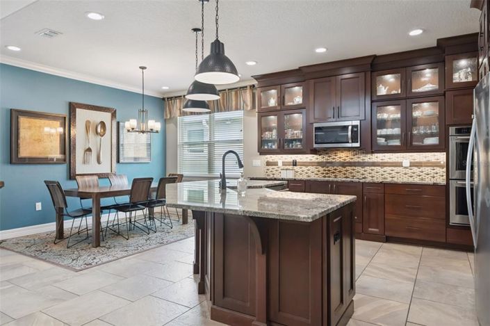 Image No.9-5 Bed Property for sale