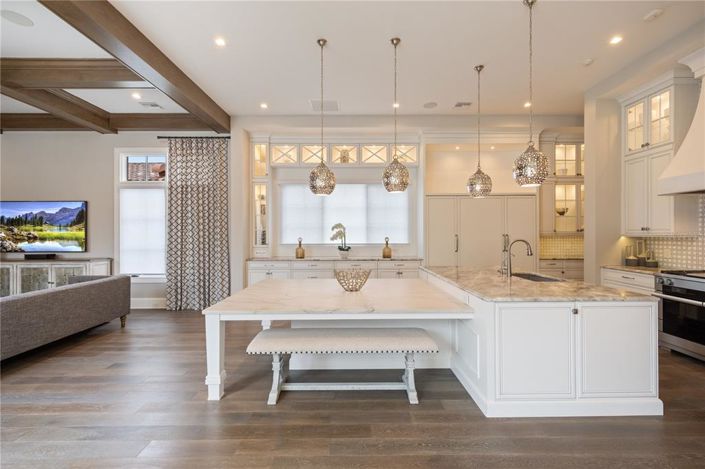 Image No.10-5 Bed Property for sale