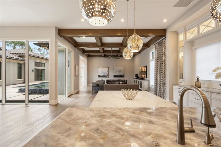 Image No.12-5 Bed Property for sale