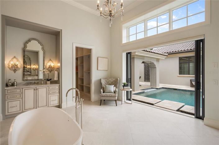 Image No.17-5 Bed Property for sale