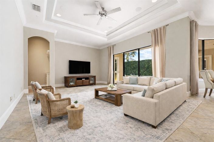 Image No.4-4 Bed Property for sale