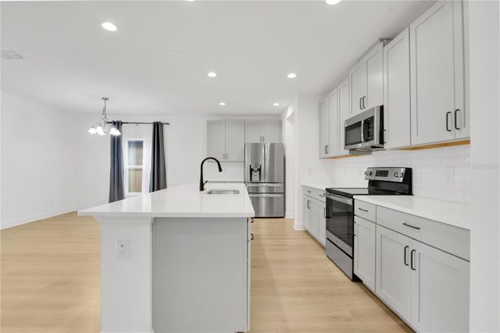 Image No.10-4 Bed Property for sale