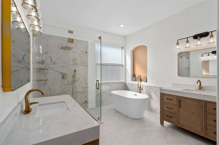 Image No.2-5 Bed Property for sale