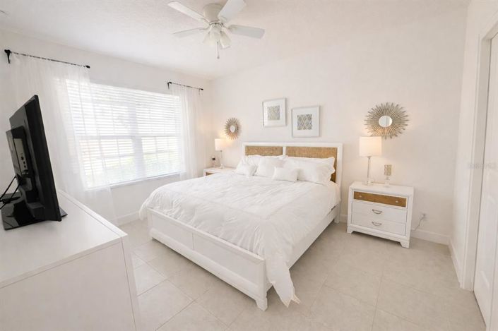 Image No.20-5 Bed Property for sale