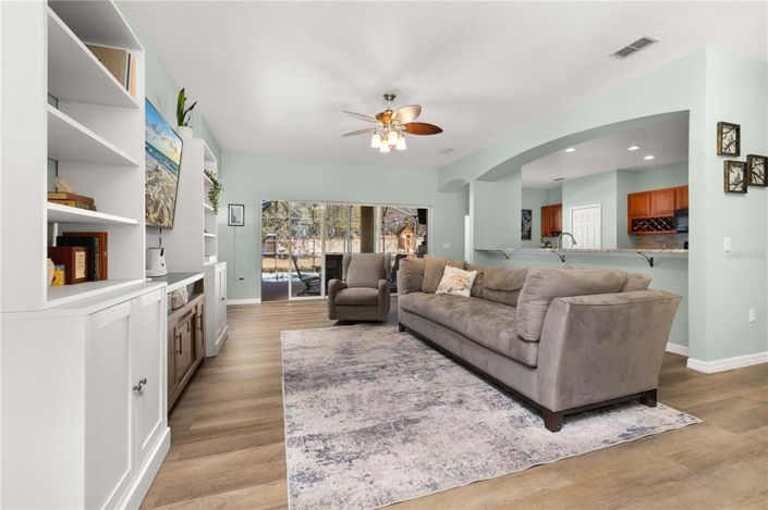 Image No.6-5 Bed Property for sale