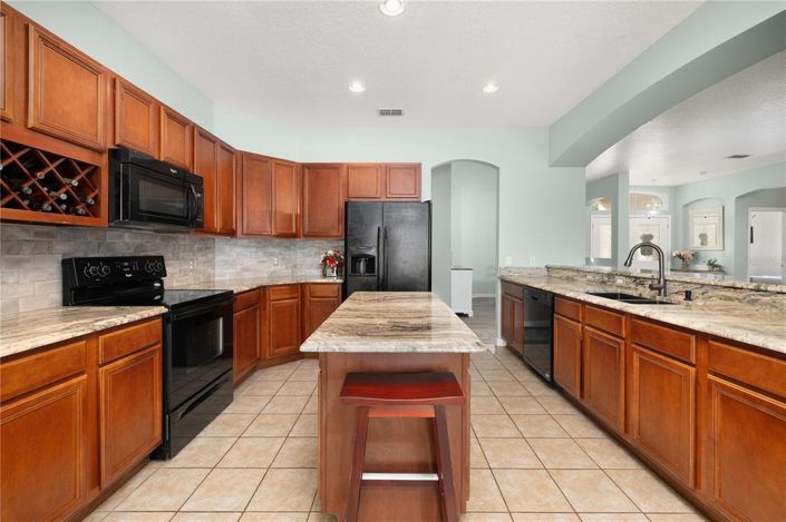 Image No.7-5 Bed Property for sale