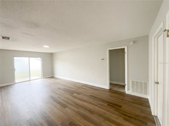 Image No.10-2 Bed Property for sale