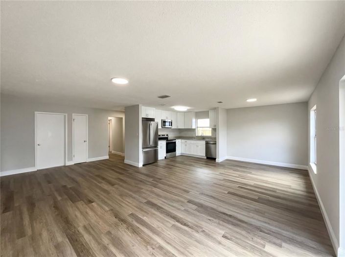 Image No.11-2 Bed Property for sale