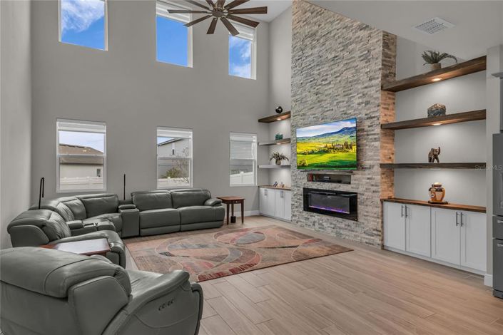 Image No.12-6 Bed Property for sale