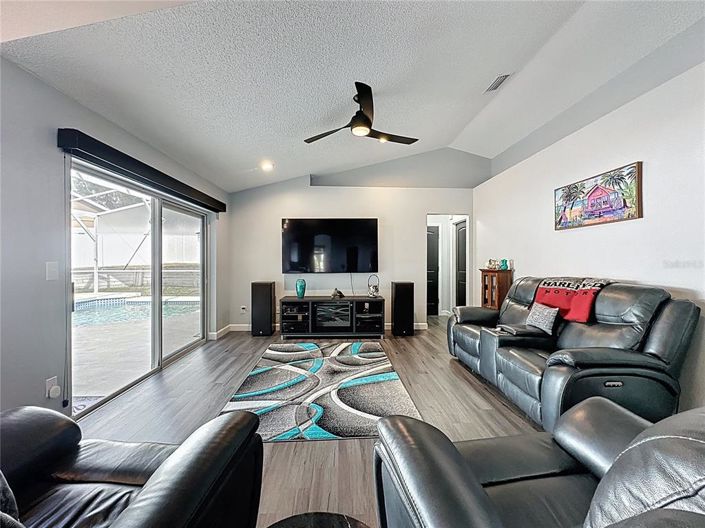 Image No.12-4 Bed Property for sale