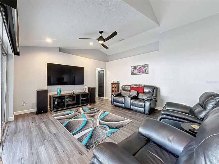 Image No.16-4 Bed Property for sale