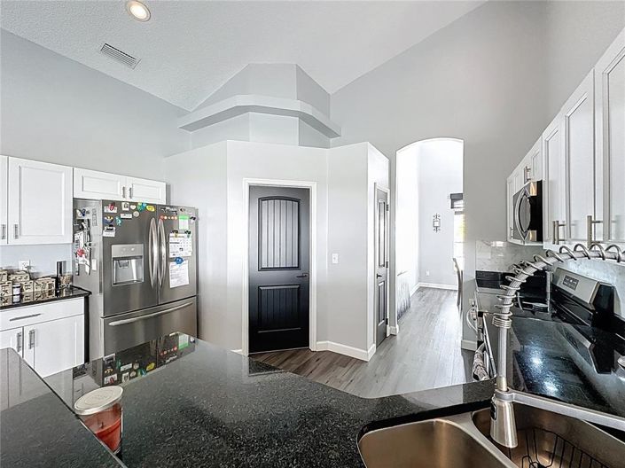 Image No.23-4 Bed Property for sale