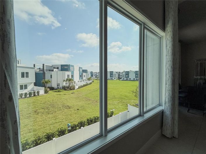 Image No.12-5 Bed Property for sale