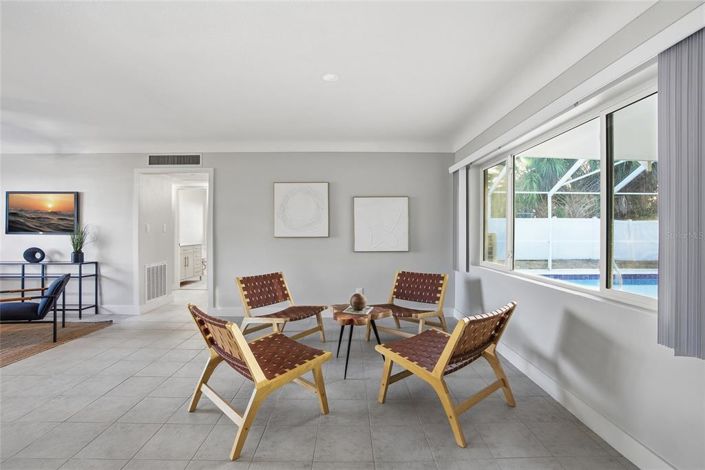 Image No.10-3 Bed Property for sale