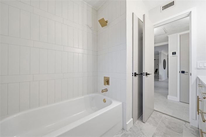 Image No.15-3 Bed Property for sale