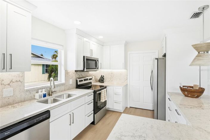 Image No.17-4 Bed Property for sale