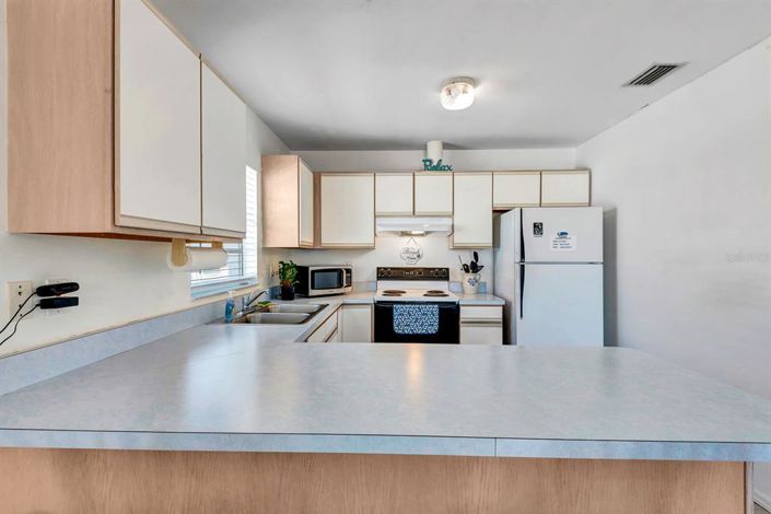 Image No.17-4 Bed Property for sale