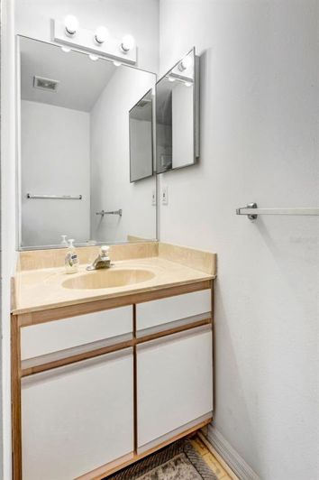 Image No.43-4 Bed Property for sale