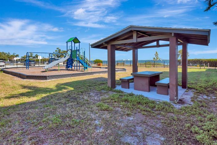 Image No.55-4 Bed Property for sale