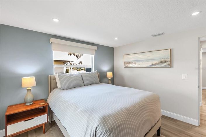 Image No.28-4 Bed Property for sale