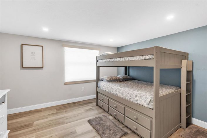 Image No.32-4 Bed Property for sale