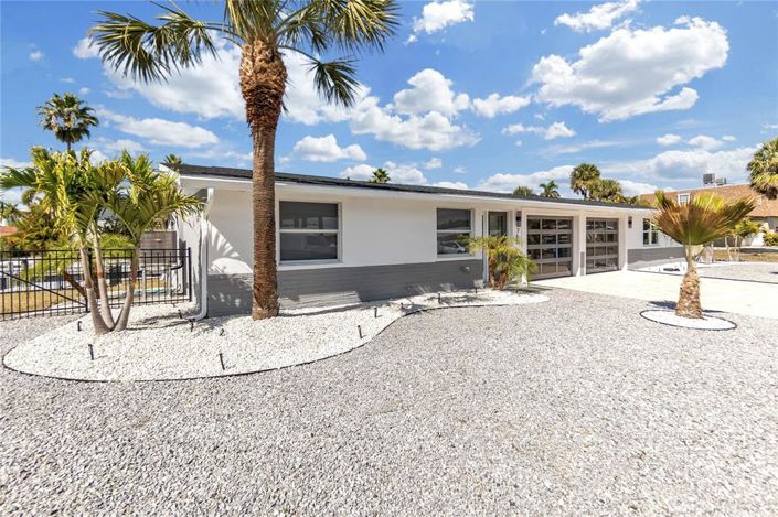 Image No.7-4 Bed Property for sale