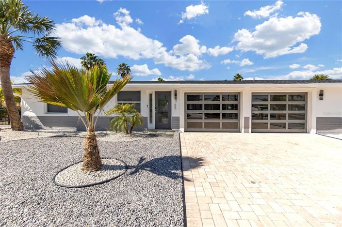 Image No.8-4 Bed Property for sale