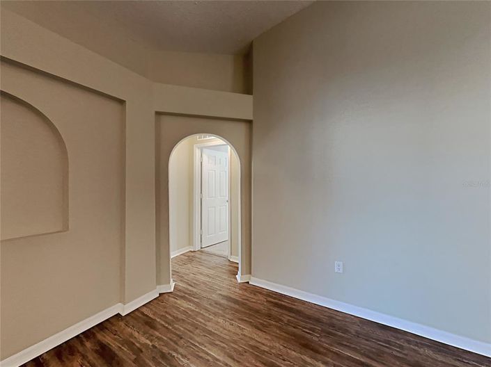 Image No.4-4 Bed Property for sale